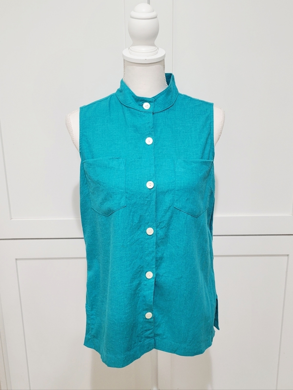 Turquoise Blue Linen Blend Sleeveless Button-Front Mandarin Collar Top | Medium